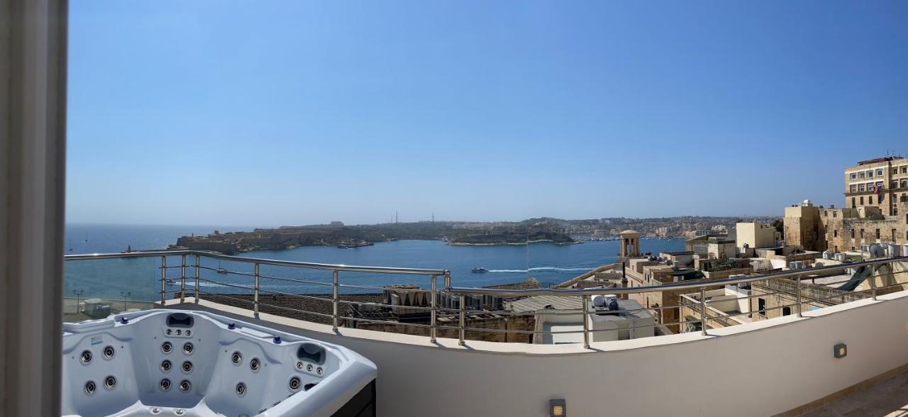 Valletta Luxury 4-Bedroom Duplex With Stunning Sea Views Private Terrace And Jacuzzi Luaran gambar