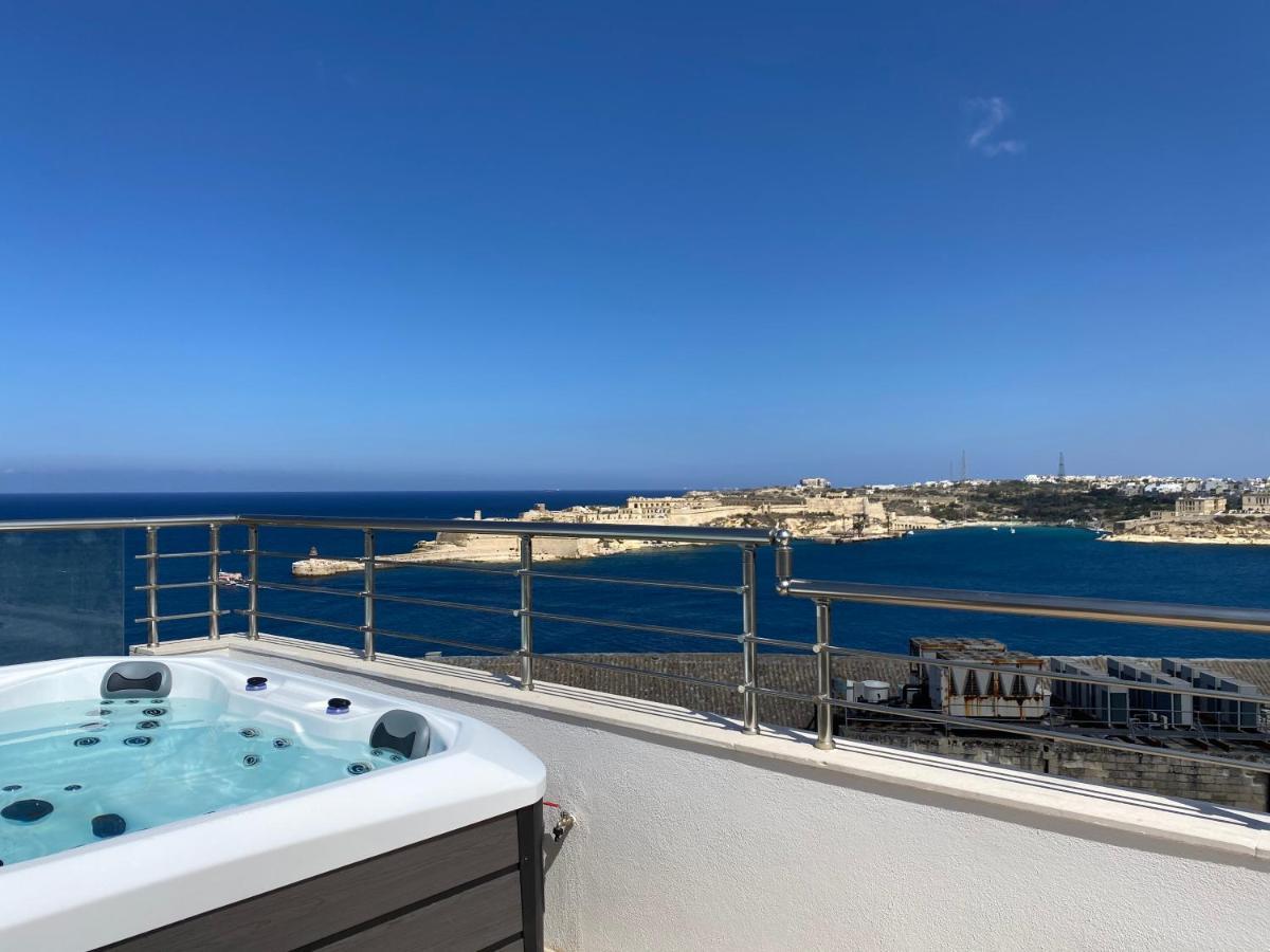 Valletta Luxury 4-Bedroom Duplex With Stunning Sea Views Private Terrace And Jacuzzi Luaran gambar