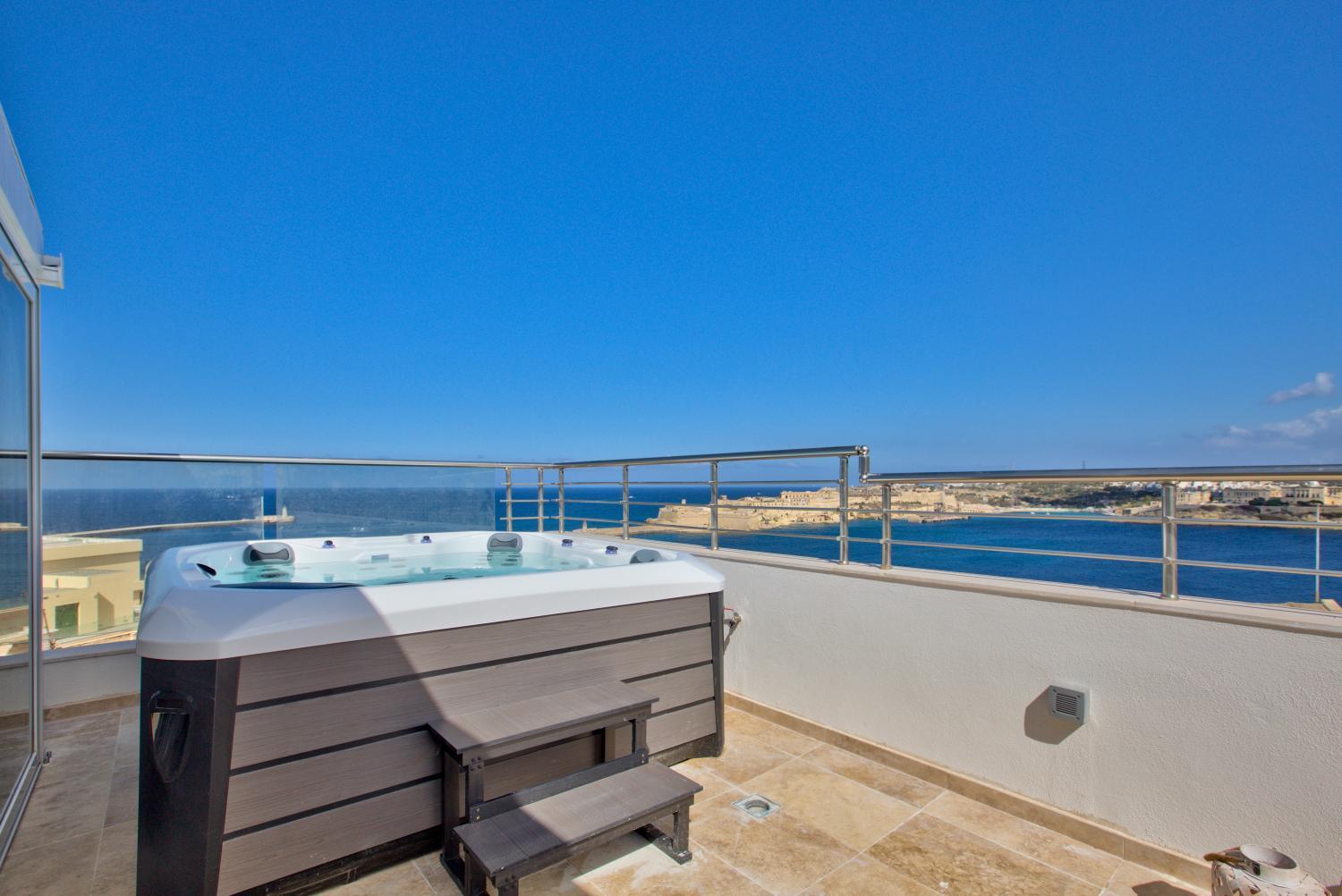 Valletta Luxury 4-Bedroom Duplex With Stunning Sea Views Private Terrace And Jacuzzi Luaran gambar