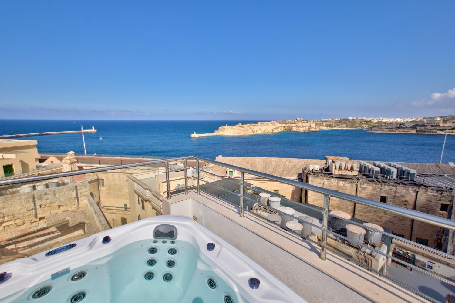 Valletta Luxury 4-Bedroom Duplex With Stunning Sea Views Private Terrace And Jacuzzi Luaran gambar